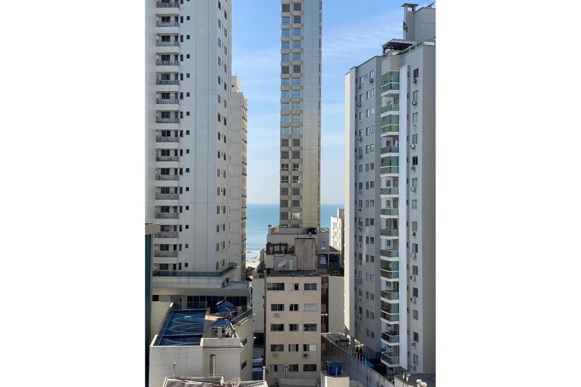 Apartamento Prg82 - Climatizado, 3 Dorm, Prox Av Brasil, Amplo *