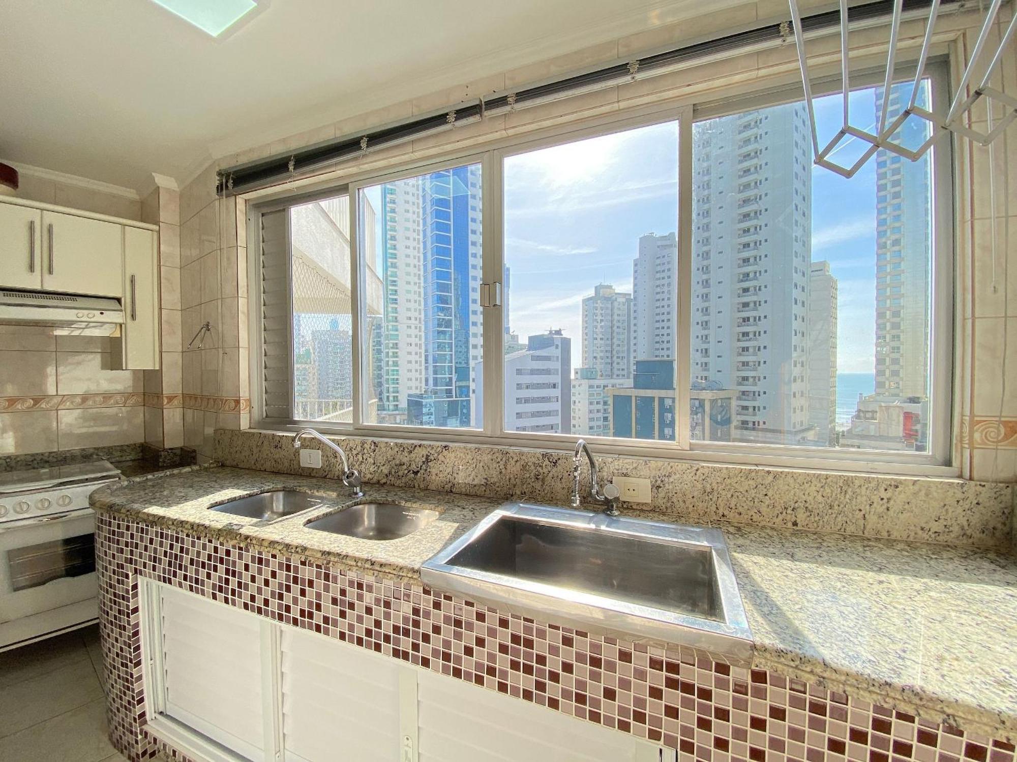 Apartamento Prg82 - Climatizado, 3 Dorm, Prox Av Brasil, Amplo *